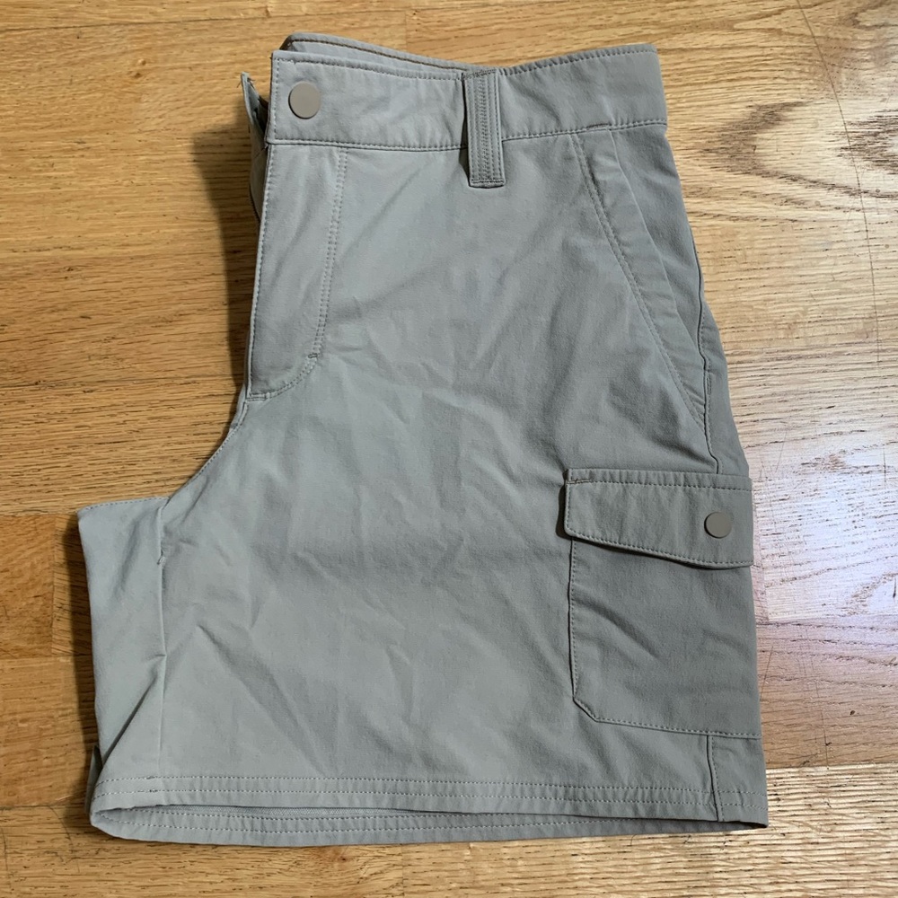 L.L. Bean Stretch Khaki Hiking Shorts Size 6 Like New!